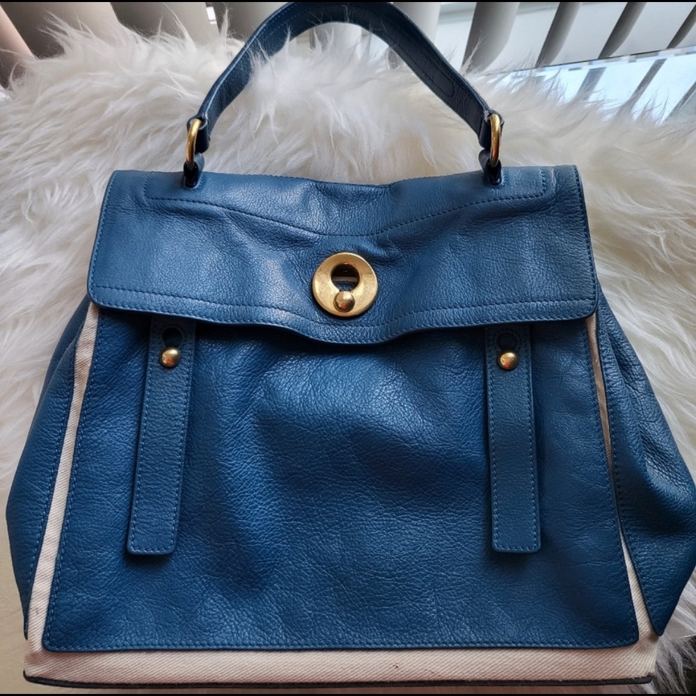 Selling YSL Muse bag.